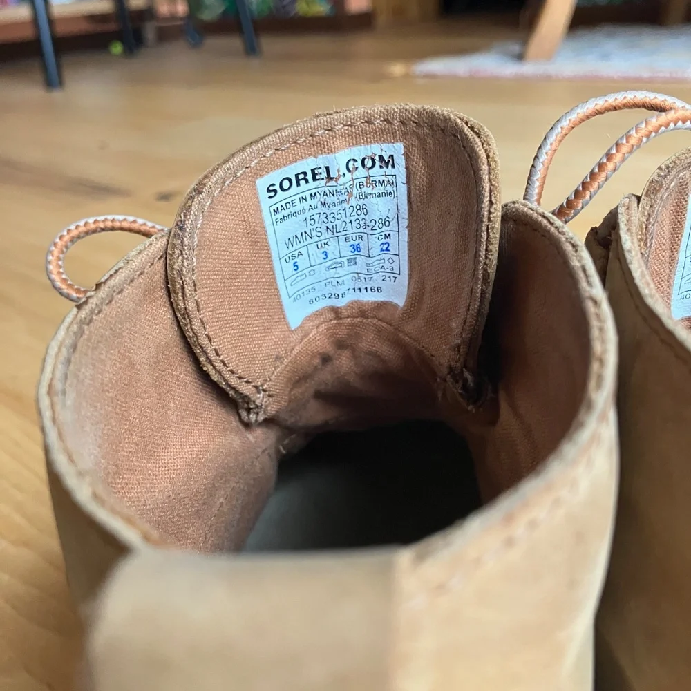 Sorel out and about boots, size 5